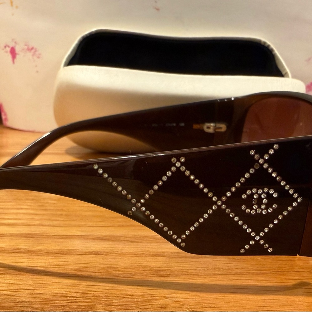 CHANEL Dark Brown Sunglasses (Y2K style) - Picture 4 of 16